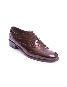 Zapato 24 Hrs cordon picado charol marron