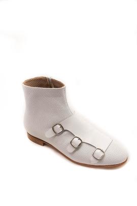 Botines Calce con hebillas en blanco