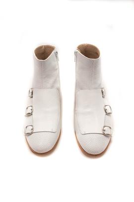 Botines Calce con hebillas en blanco