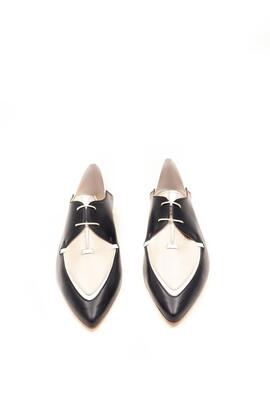 Zapato Pertini cordón combinado beis y negro